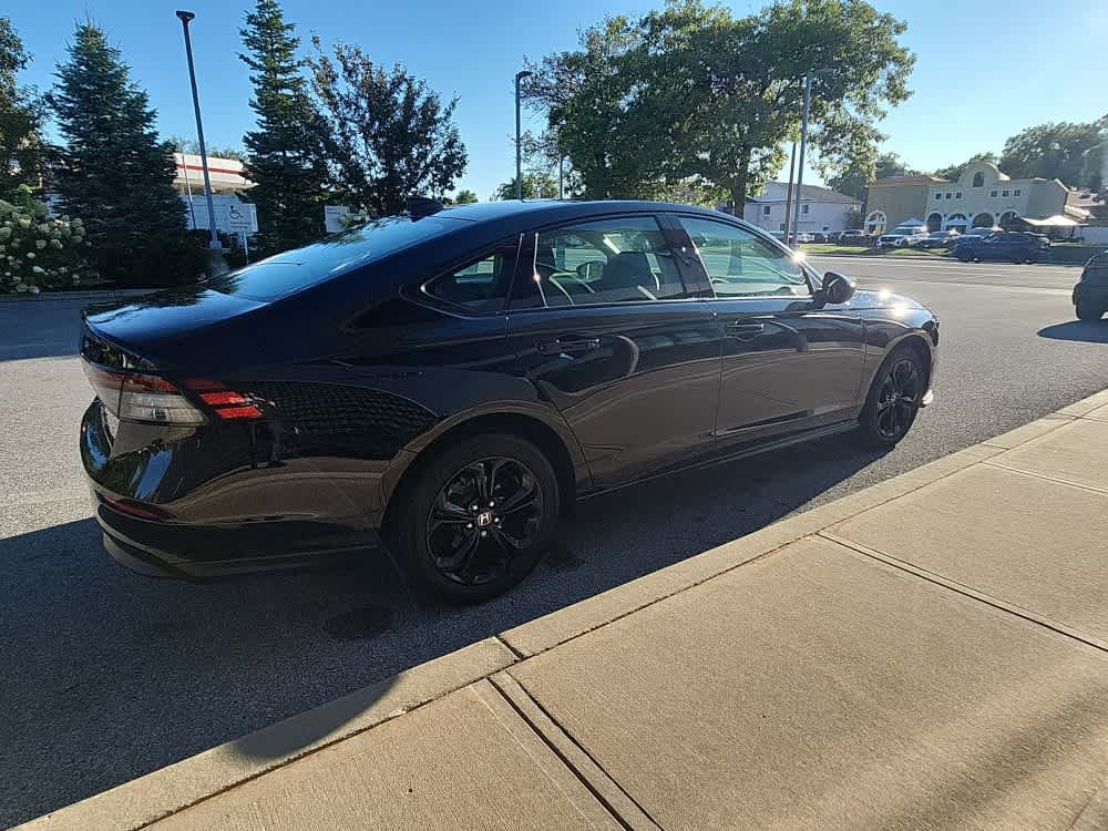 Used 2025 Honda Accord SE image 10