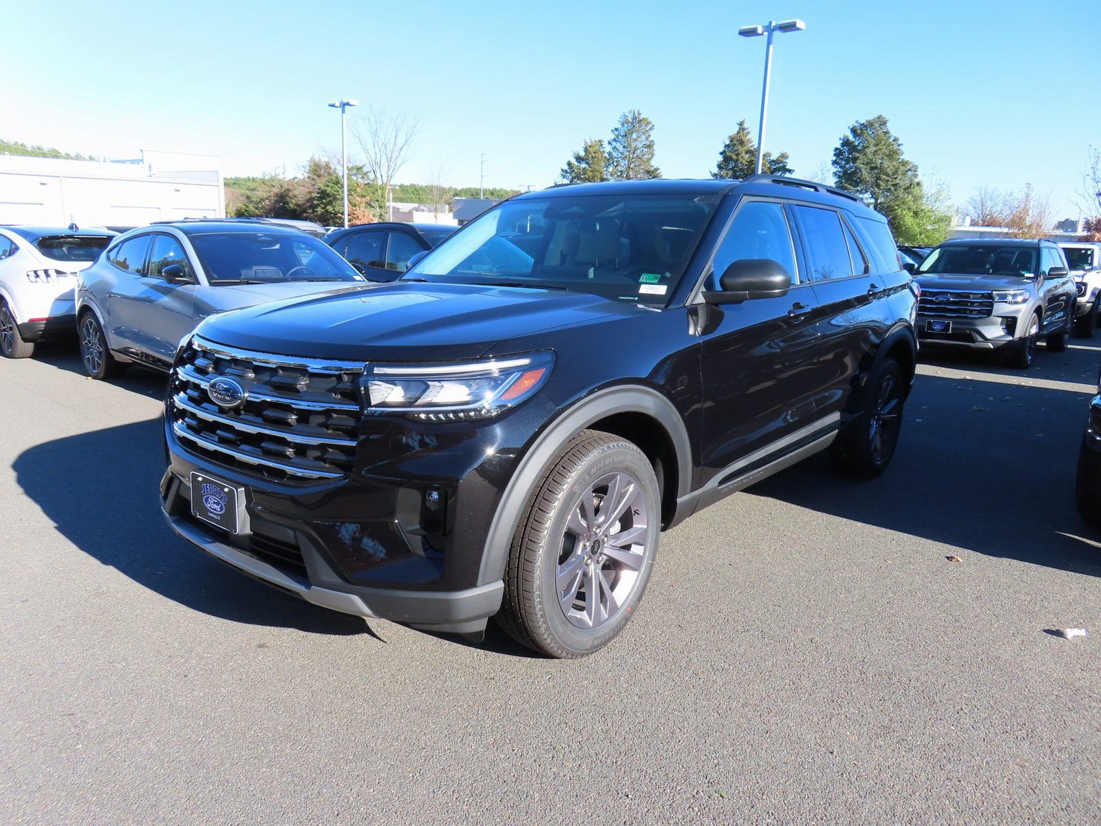 New 2026 Ford Explorer Active w/ Active Comfort Package image 3