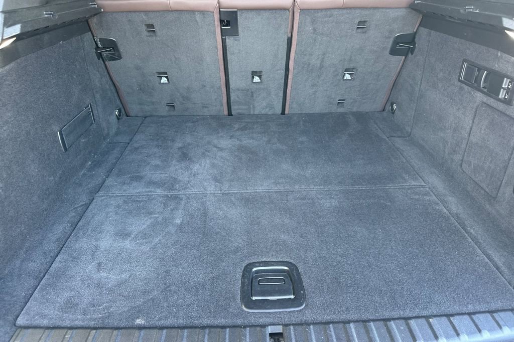 Used 2024 BMW iX xDrive50 w/ Premium Package image 16