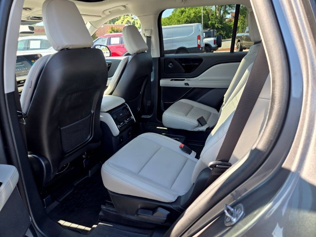 Used 2025 Lincoln Aviator Reserve w/ Illumination Package AWD/4WD image 13