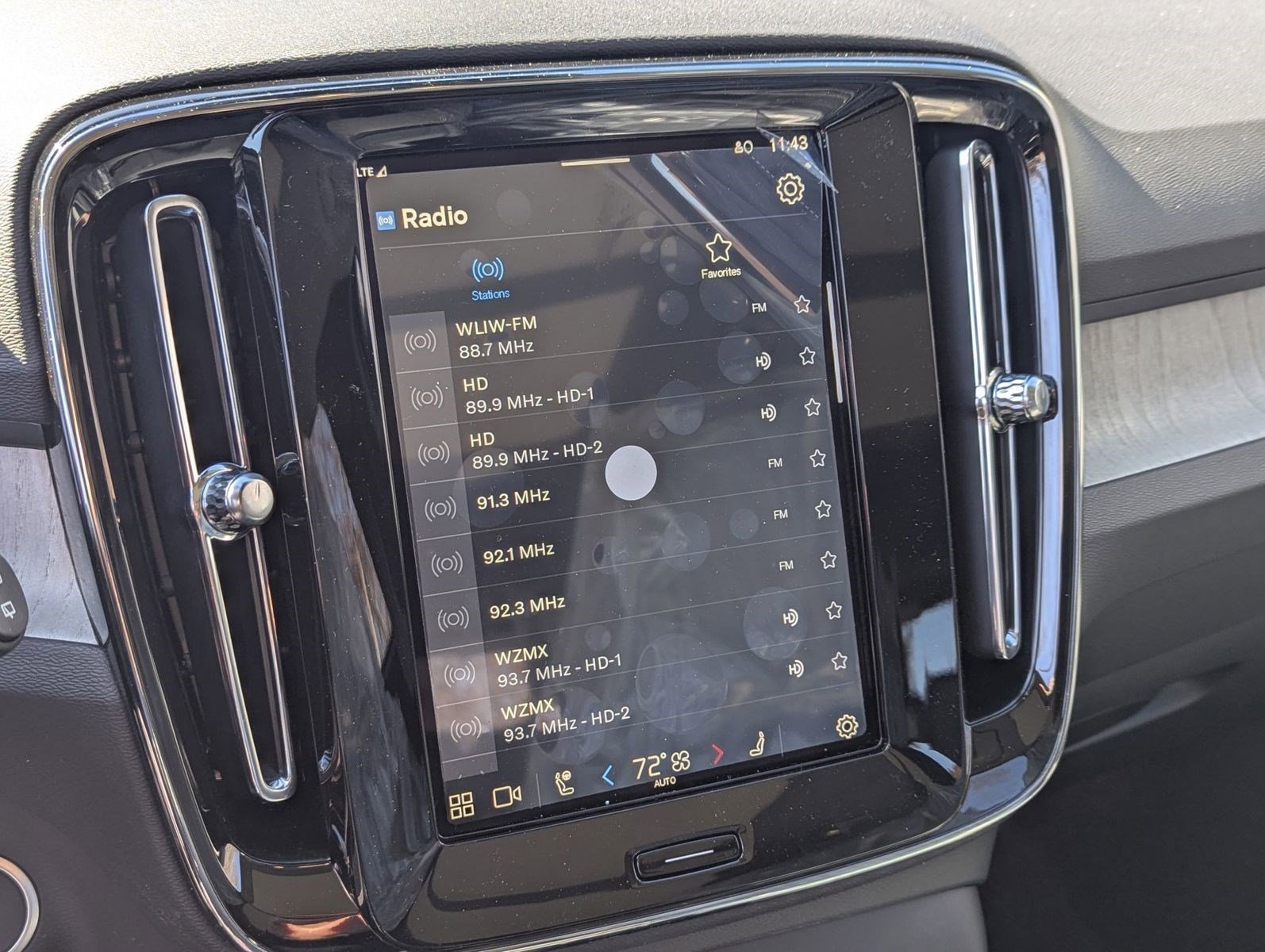 New 2025 Volvo XC40 B5 Plus w/ Protection Package Premier image 14