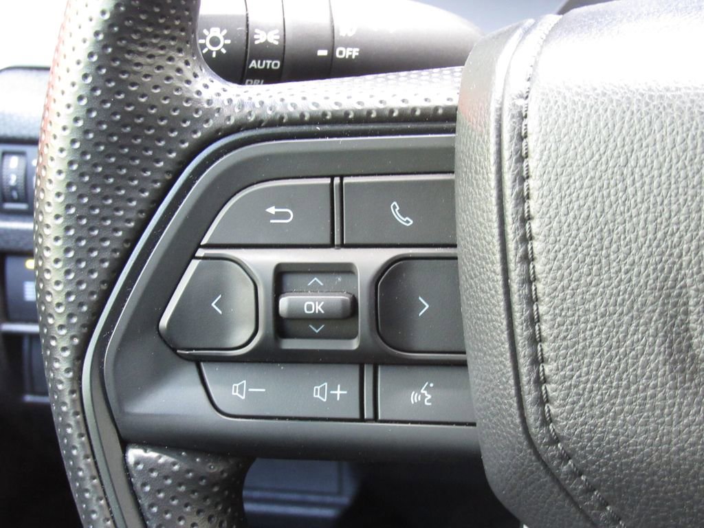 Certified 2025 Toyota Tacoma SR5 AWD/4WD image 26