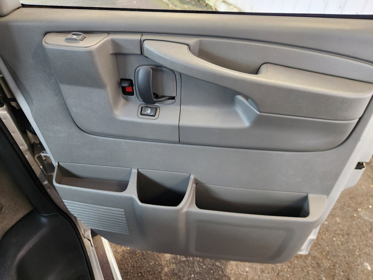 Used 2005 Chevrolet Express 3500 Extended Passenger w/ LS Preferred Equipment Group image 14