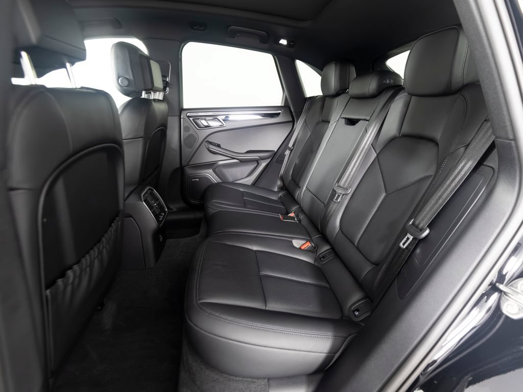 Certified 2026 Porsche Macan Turbo AWD/4WD image 38