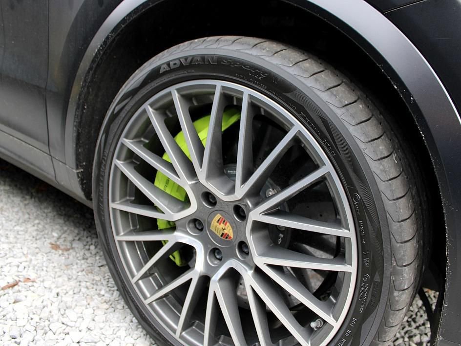 Used 2020 Porsche Cayenne Turbo S image 7