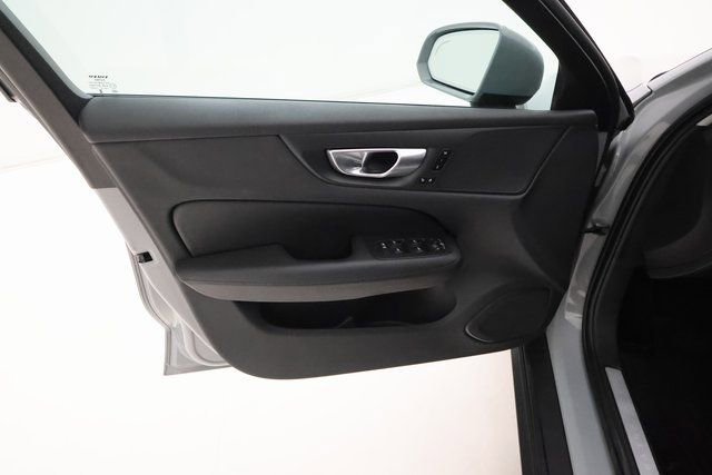 Used 2024 Volvo V60 B5 Cross Country Plus image 7