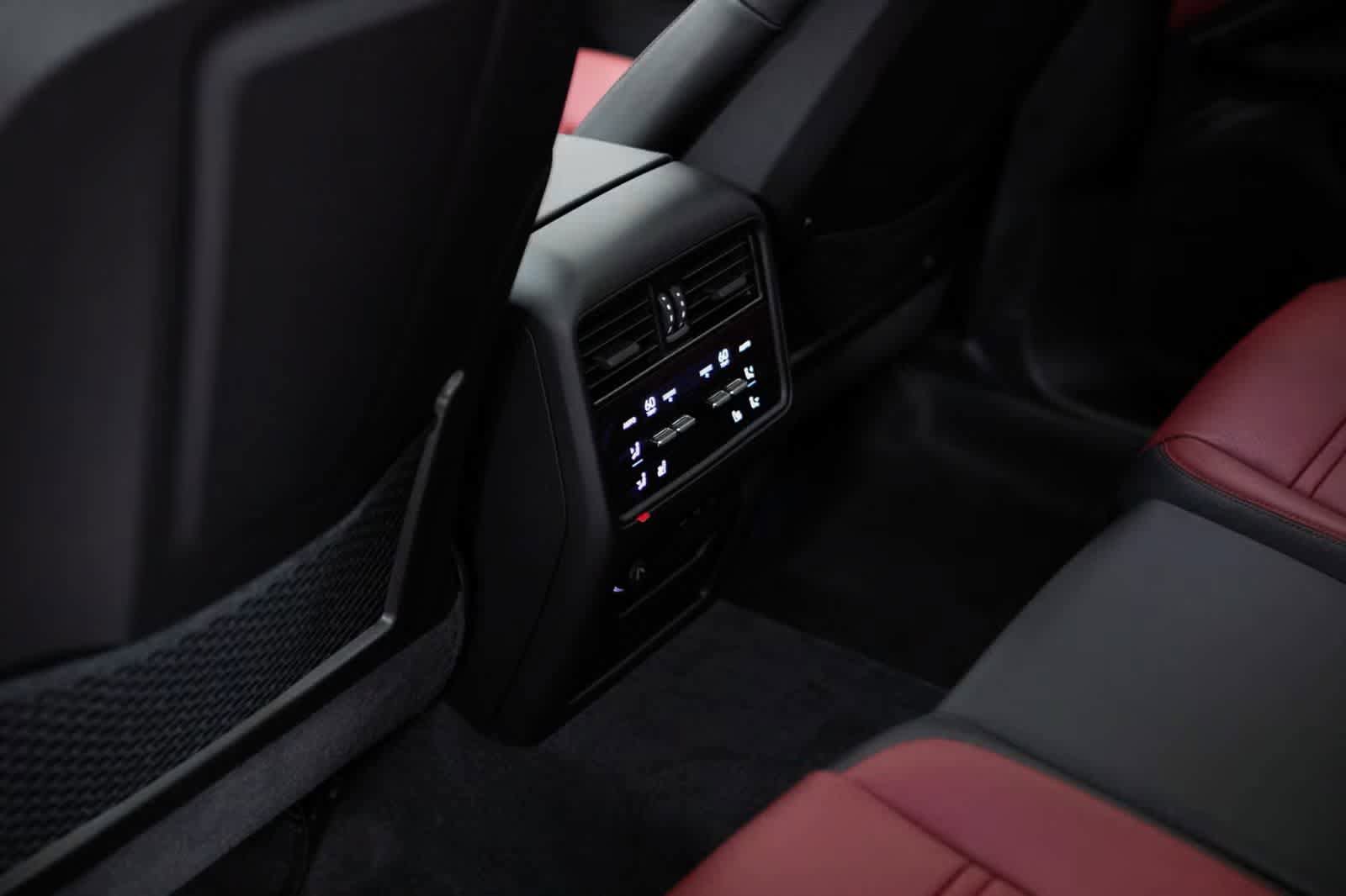 Certified 2025 Porsche Cayenne E-Hybrid AWD/4WD image 35