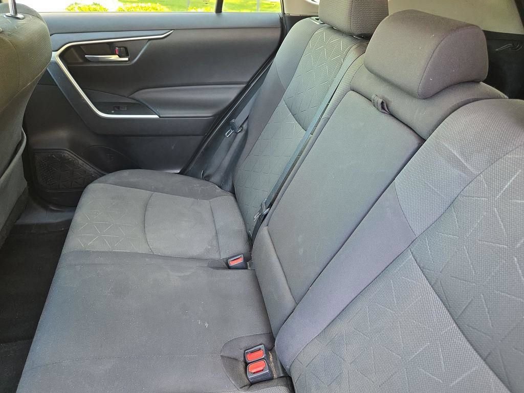 Used 2021 Toyota RAV4 XLE AWD/4WD image 19