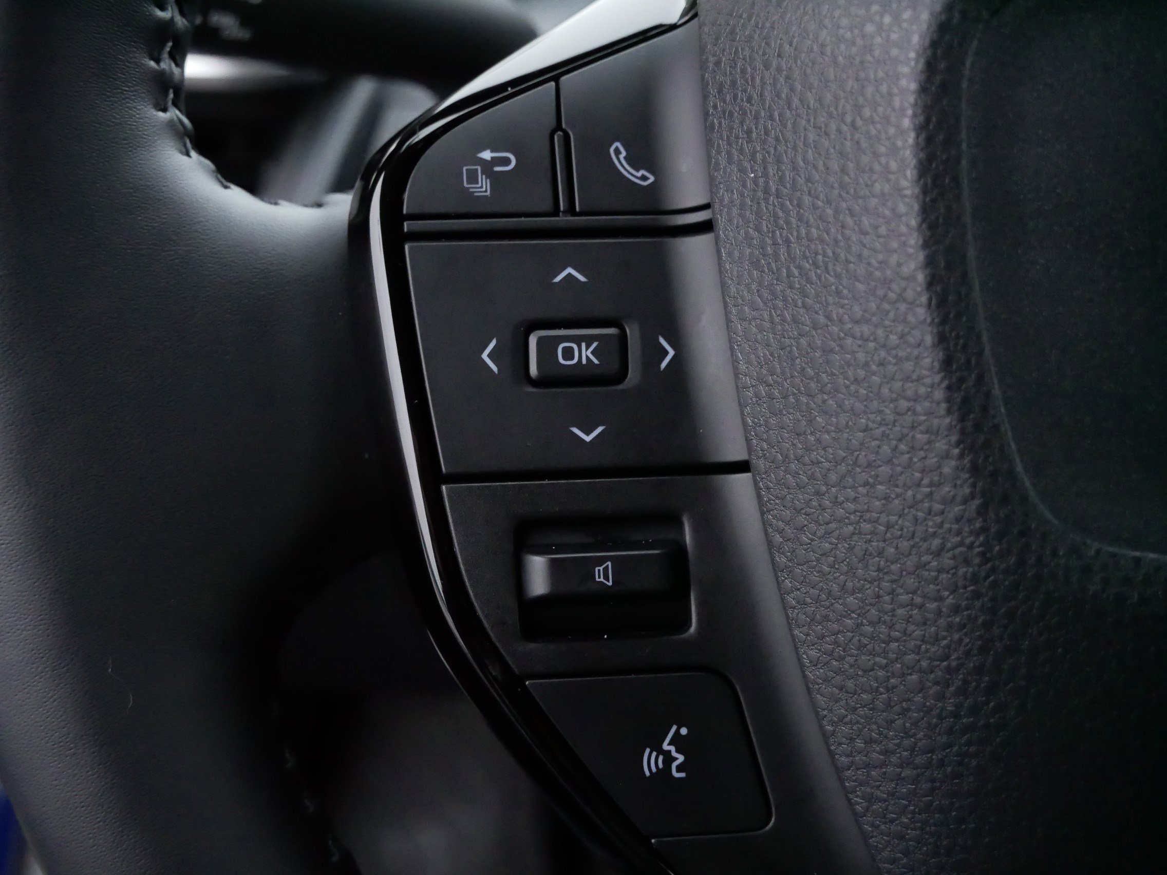 Used 2025 Toyota Prius Limited image 26