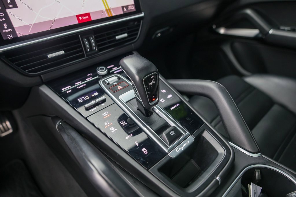 Used 2020 Porsche Cayenne Turbo w/ Assistance Package image 21