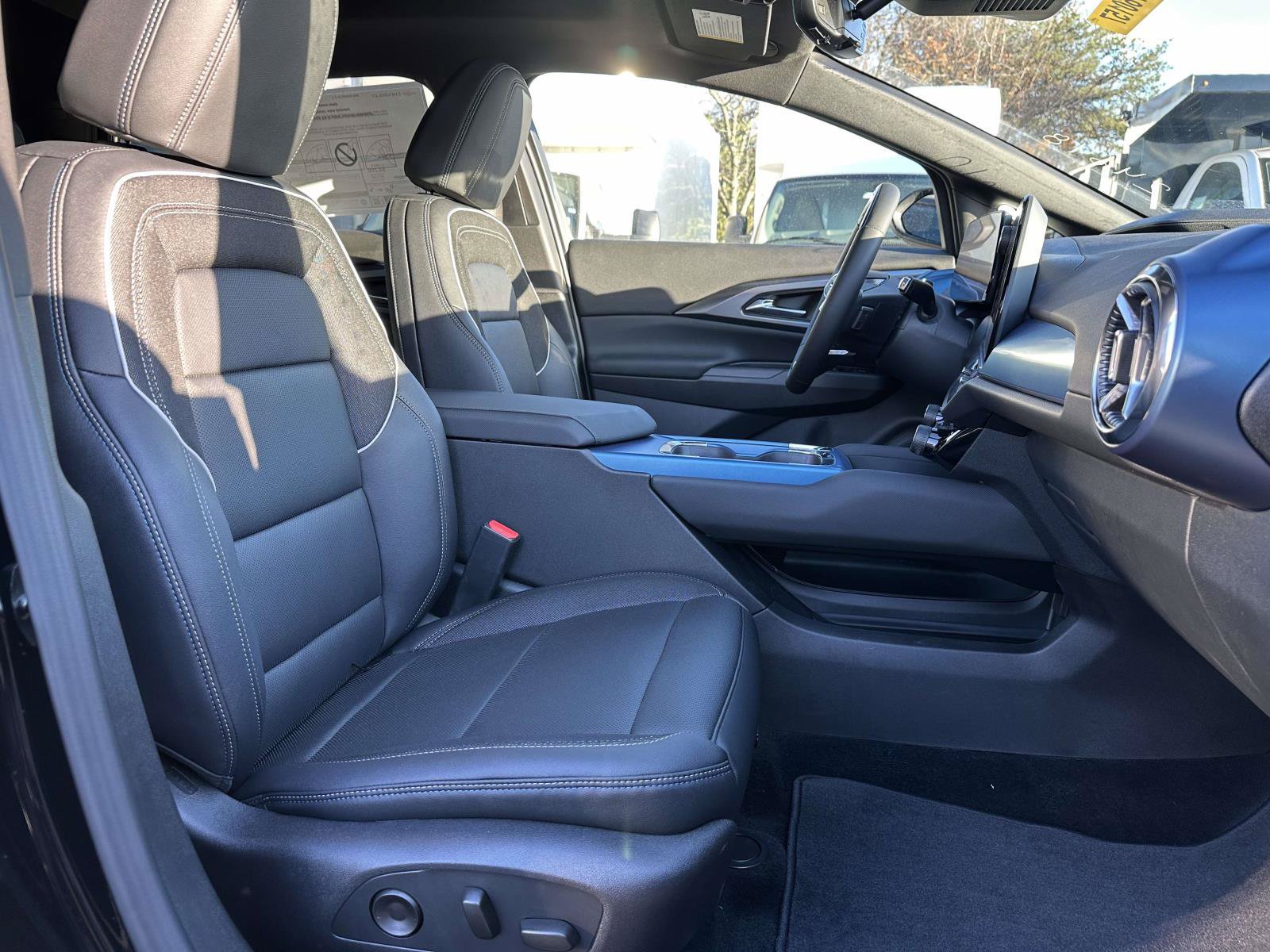 New 2026 Chevrolet Equinox EV LT w/ Active Safety Package 3 AWD/4WD image 25