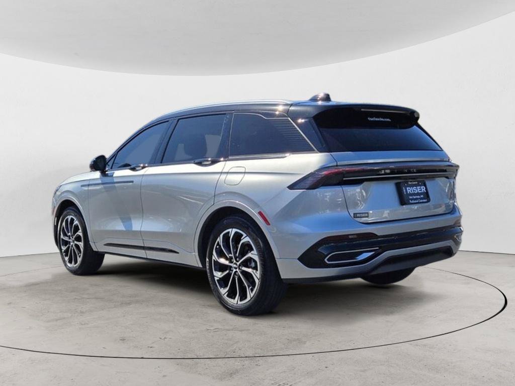 Used 2025 Lincoln Nautilus Reserve AWD/4WD image 5