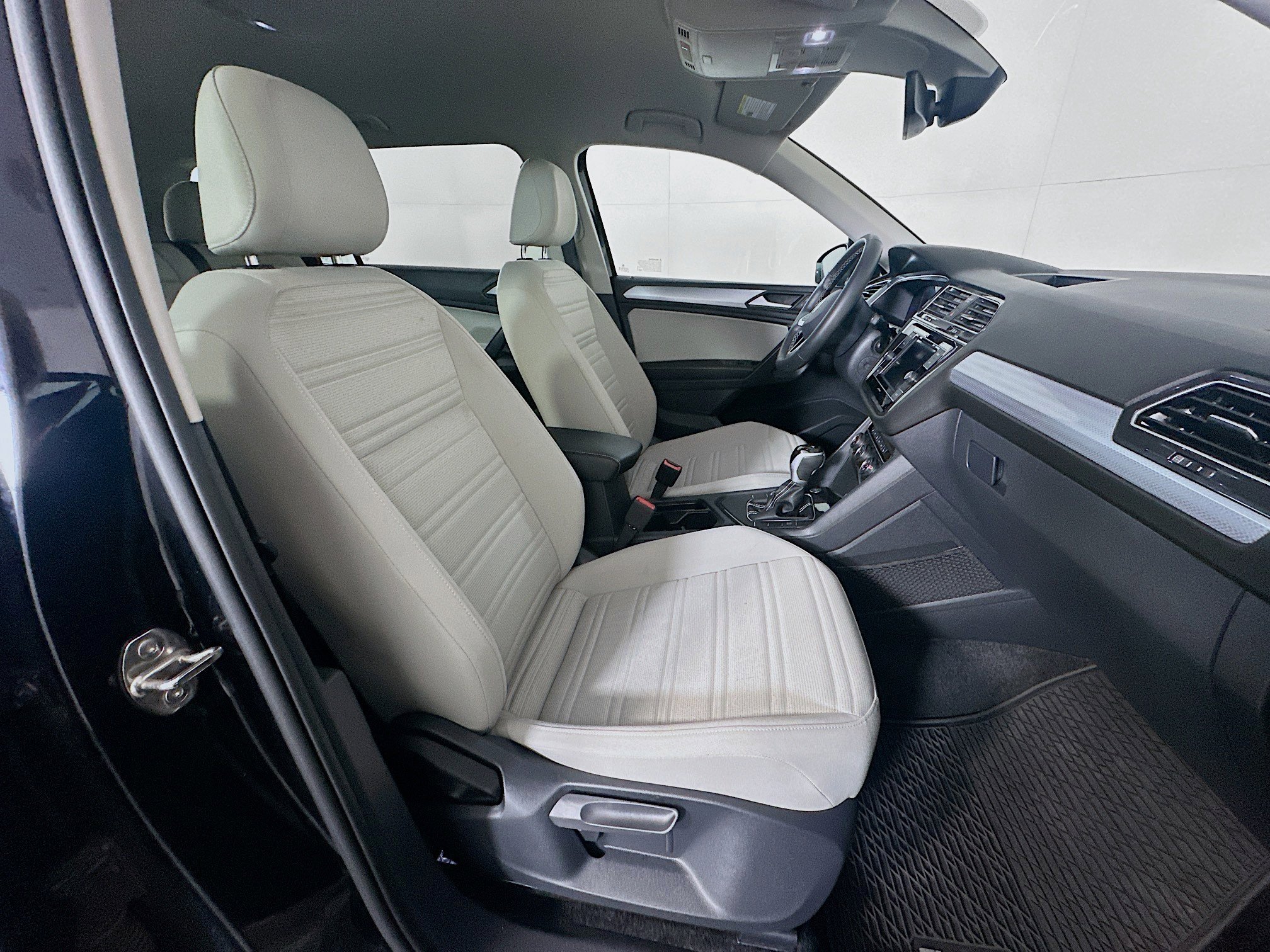 Used 2024 Volkswagen Tiguan S image 33