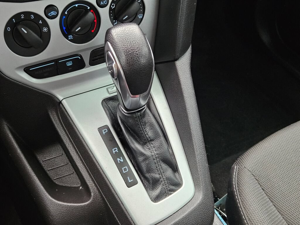 Used 2013 Ford Focus SE FWD image 25