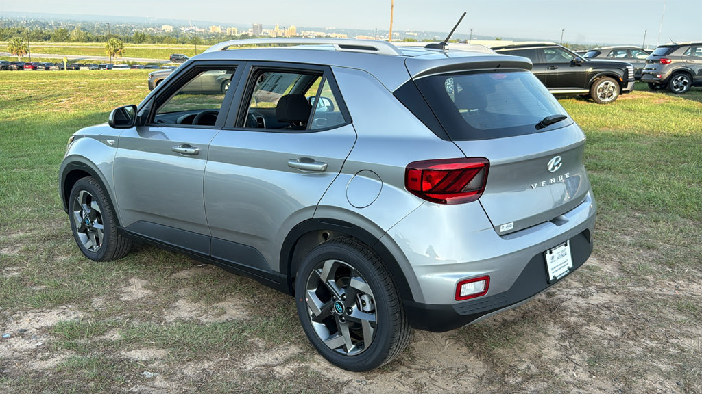 New 2026 Hyundai Venue SEL FWD image 5