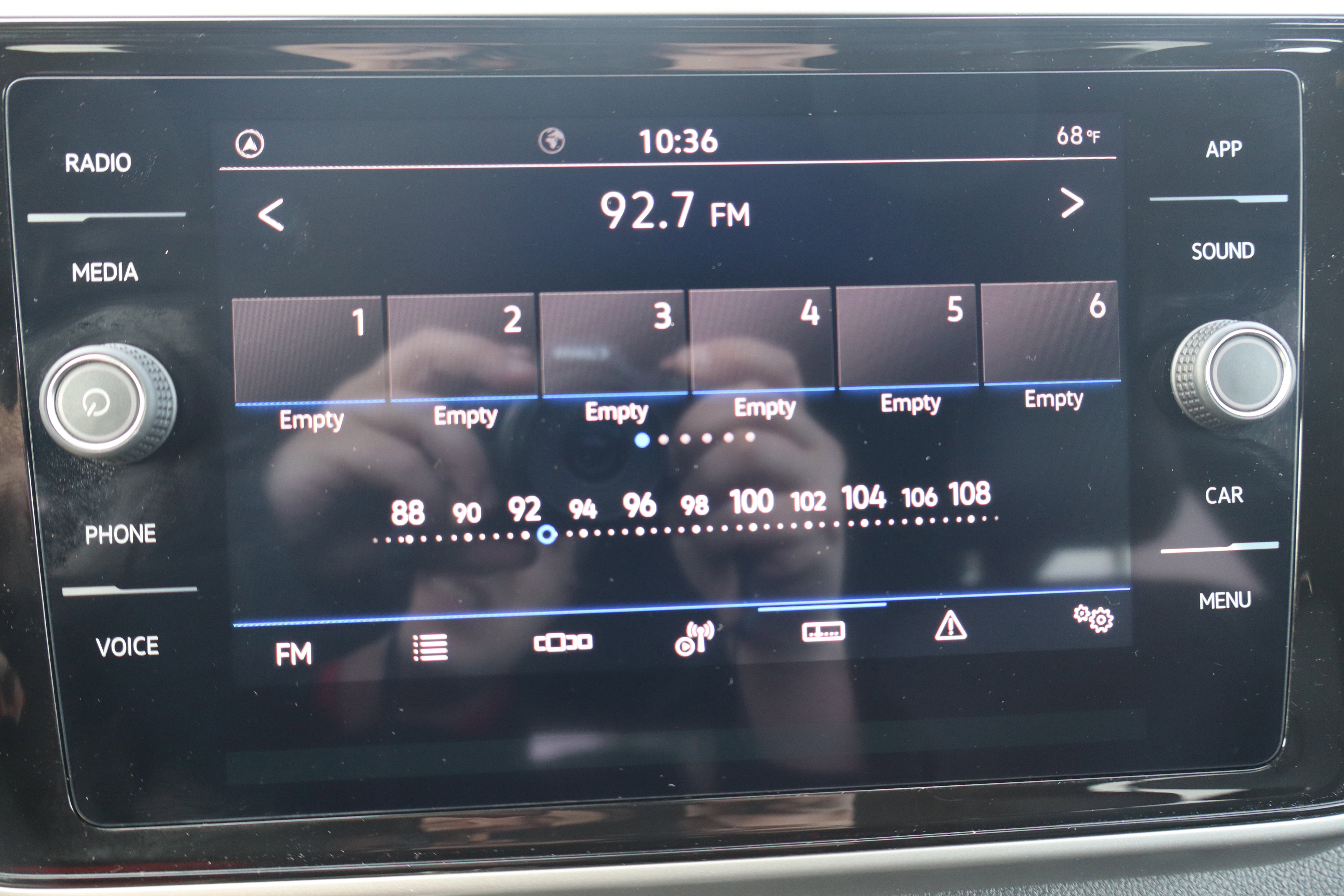 Used 2023 Volkswagen Atlas Cross Sport SE FWD image 19