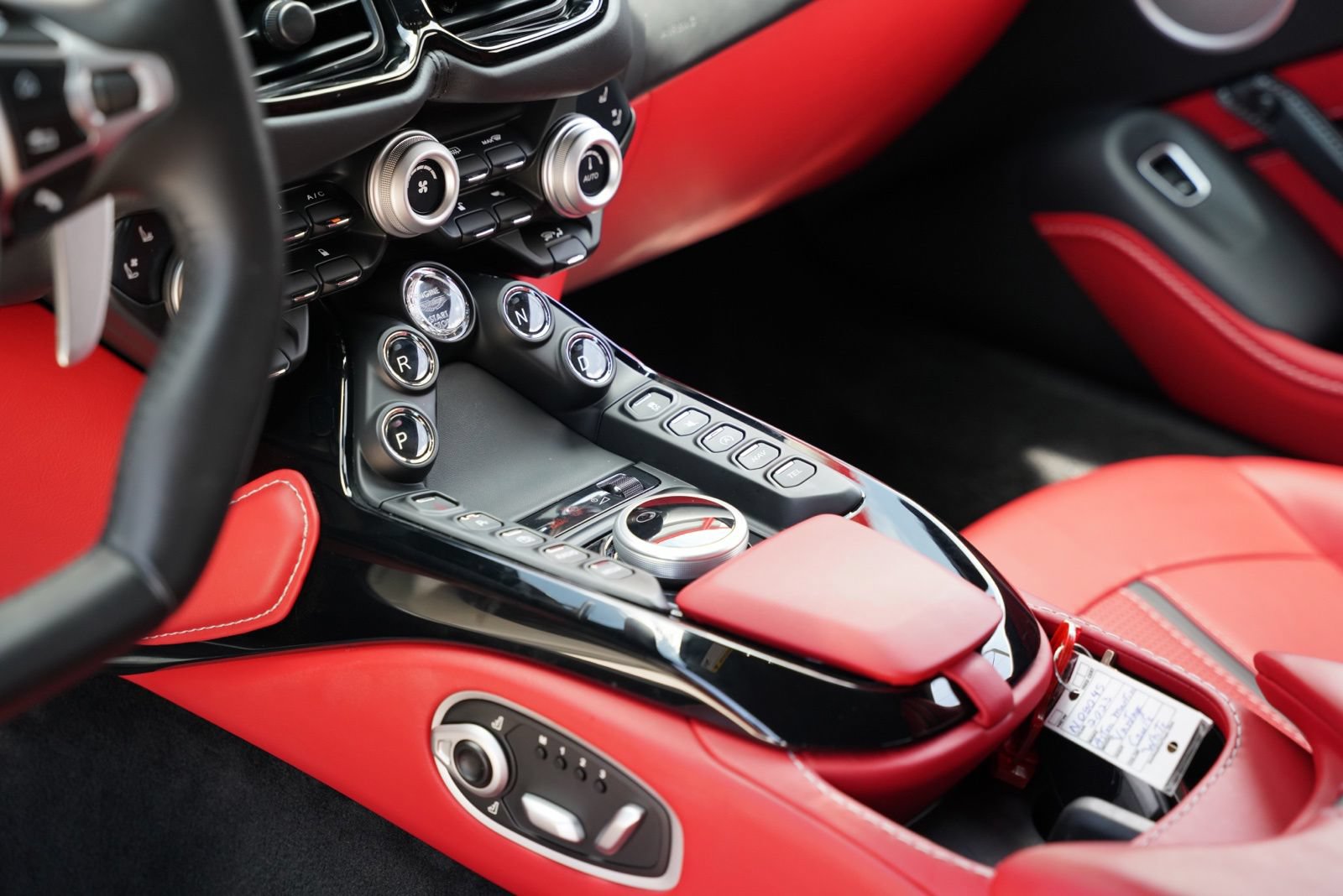 Used 2023 Aston Martin V8 Vantage Coupe RWD image 24