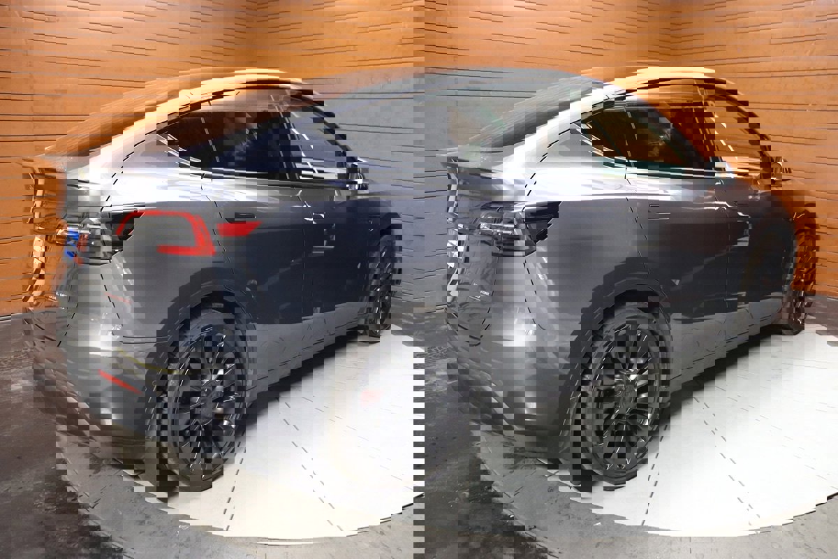 Used 2022 Tesla Model Y Performance image 18