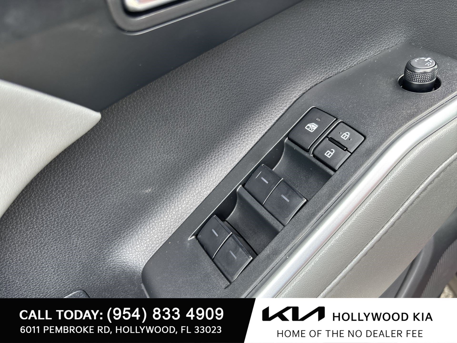 Used 2025 Toyota Highlander XLE AWD/4WD image 15