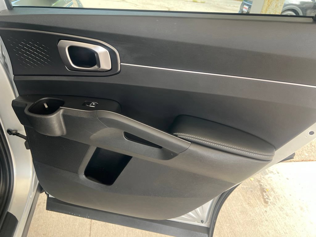 Certified 2021 Kia Sorento LX AWD/4WD image 16