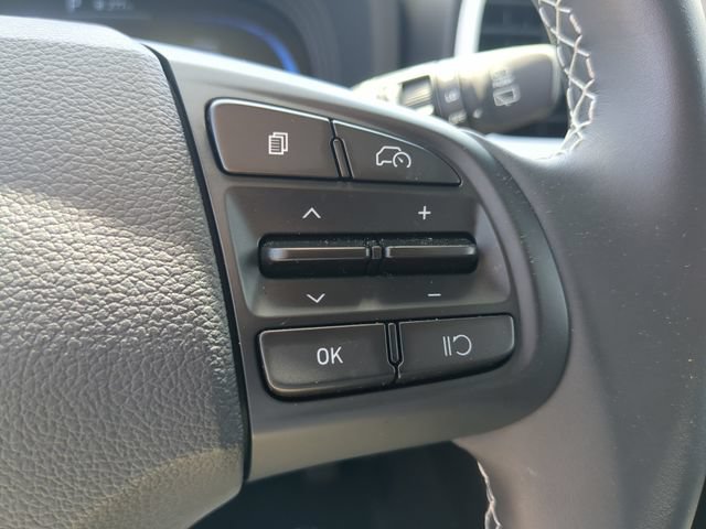 Used 2025 Hyundai Venue Limited FWD image 30