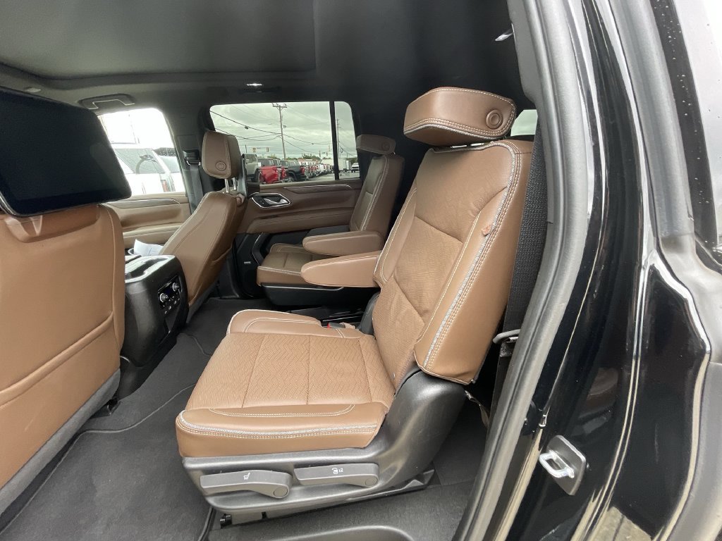 Used 2024 Chevrolet Suburban High Country w/ Advanced Technology Package AWD/4WD image 26