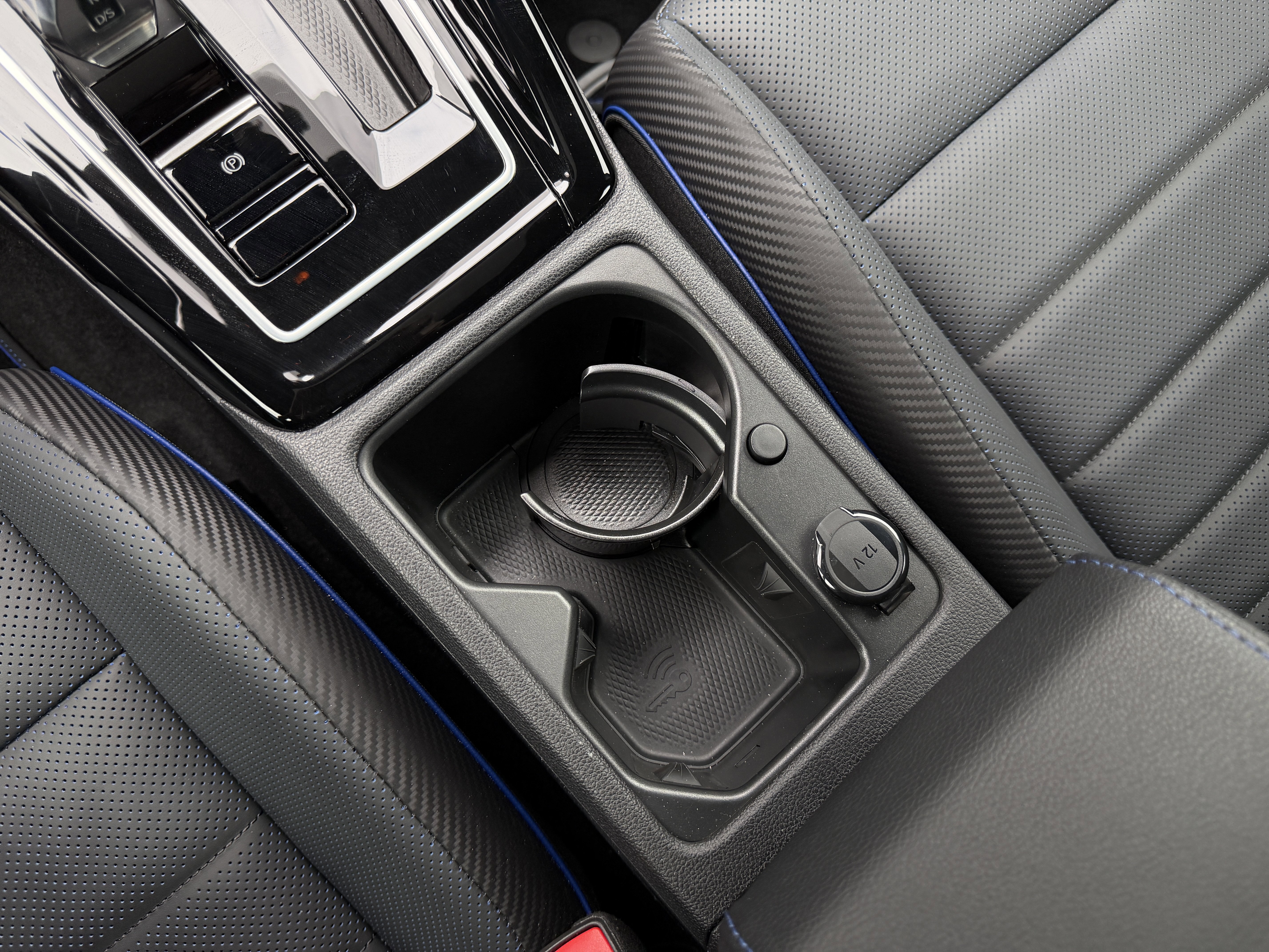 Used 2024 Volkswagen Golf R image 40