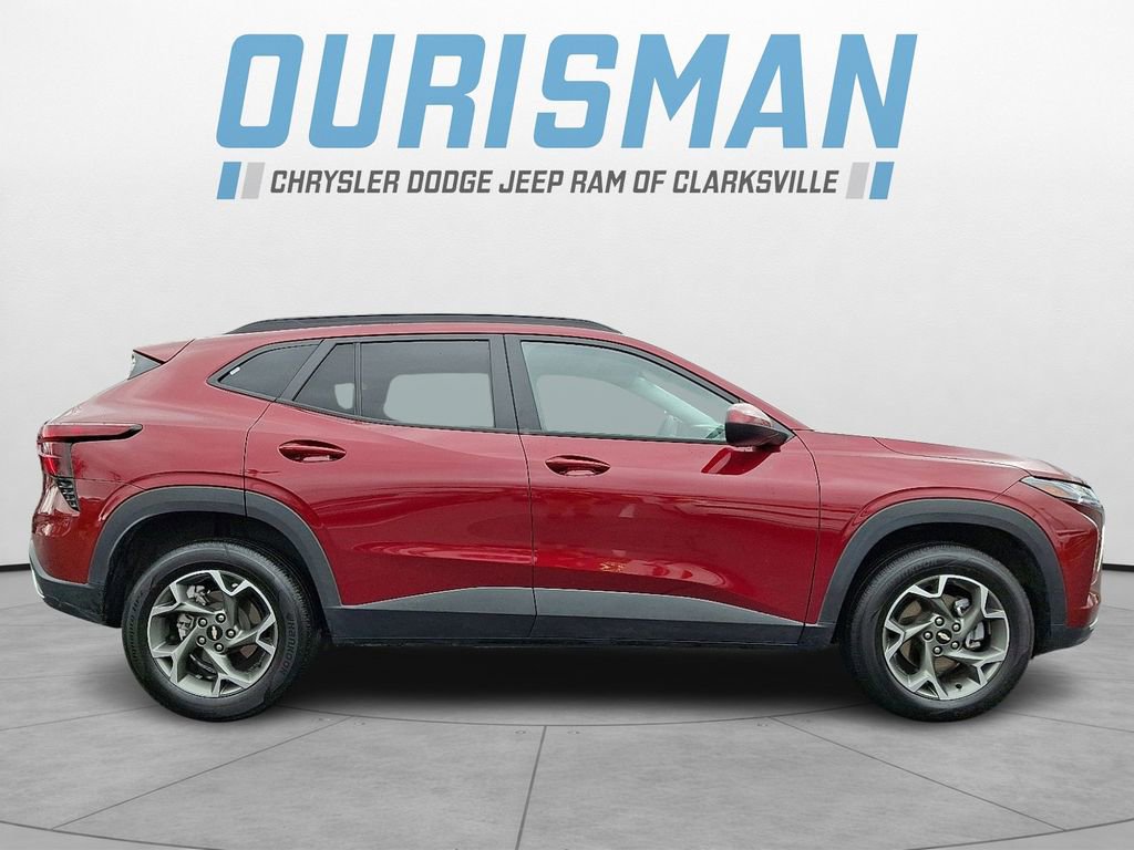 Used 2025 Chevrolet Trax LT image 7