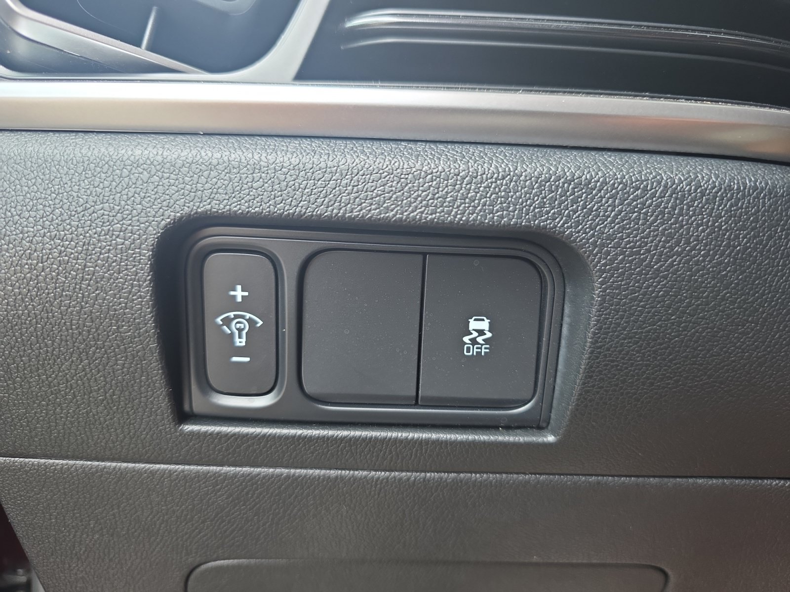 Certified 2025 Kia Sorento LX FWD image 25