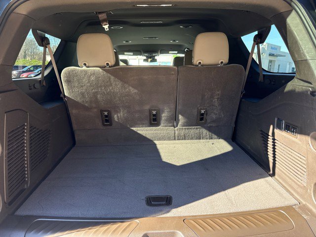 Used 2023 Chevrolet Suburban LT w/ Luxury Package image 49