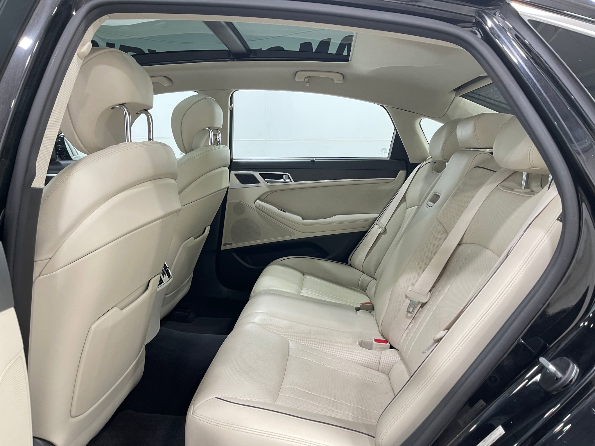 Used 2017 Genesis G80 3.8 w/ Option Group 03 image 30