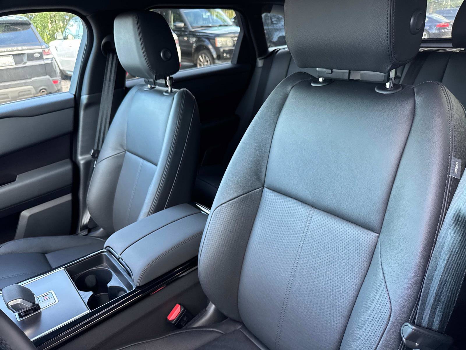 New 2026 Land Rover Range Rover Velar Dynamic SE image 22
