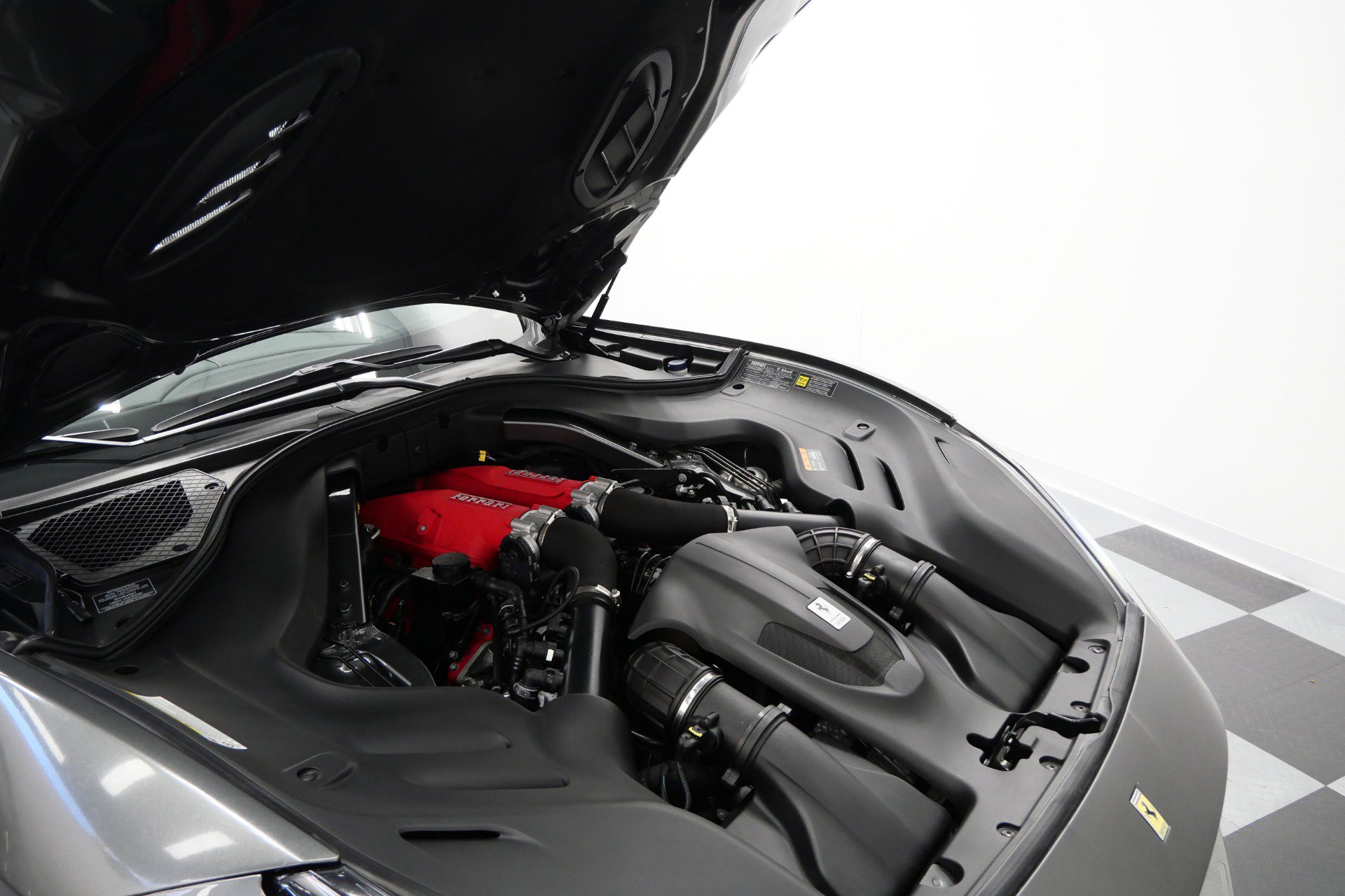 Used 2019 Ferrari Portofino RWD image 49