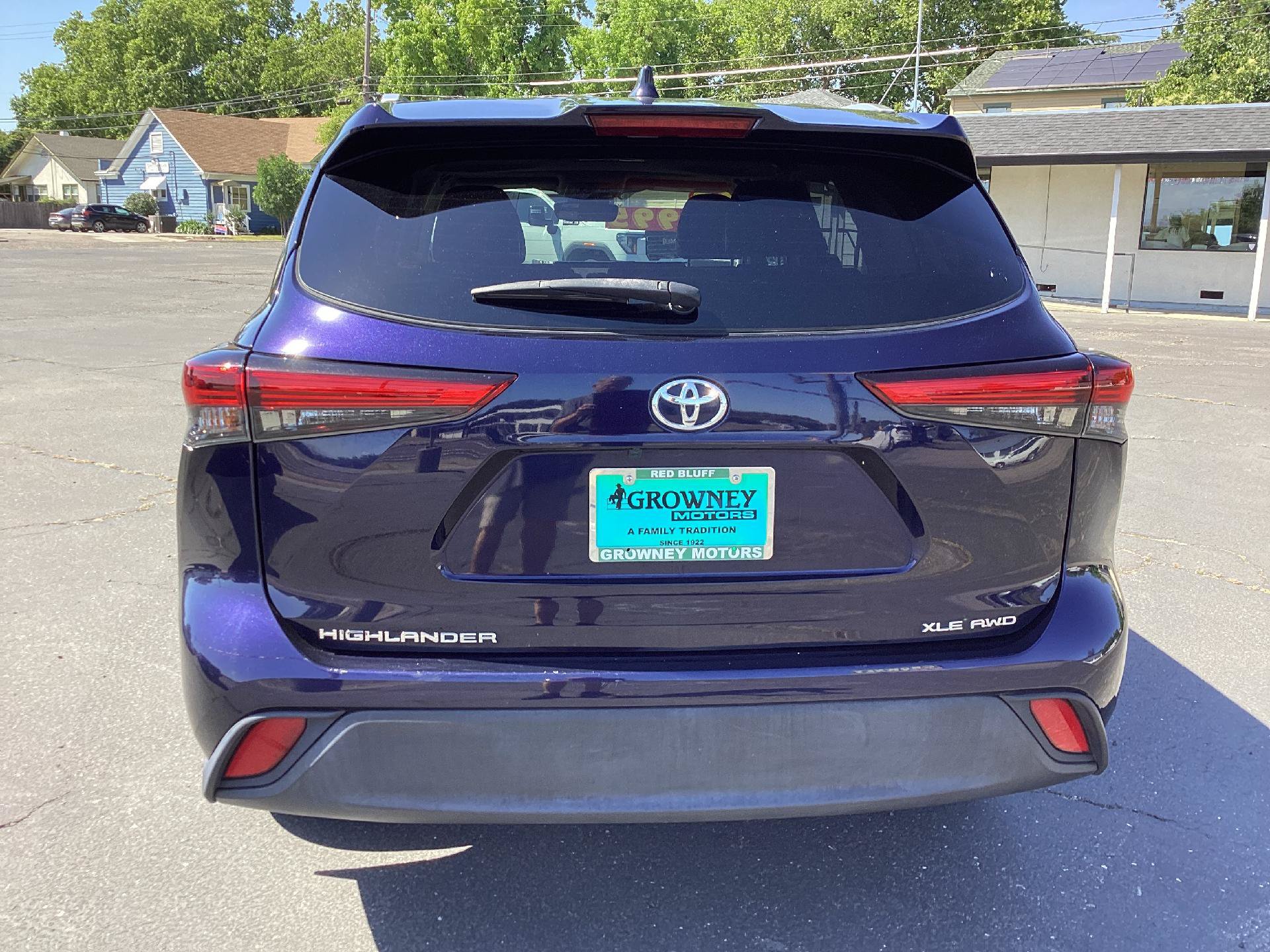 Used 2023 Toyota Highlander XLE AWD/4WD image 8