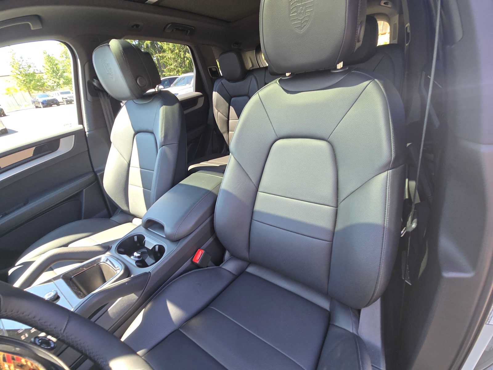 Used 2025 Porsche Cayenne S AWD/4WD image 22