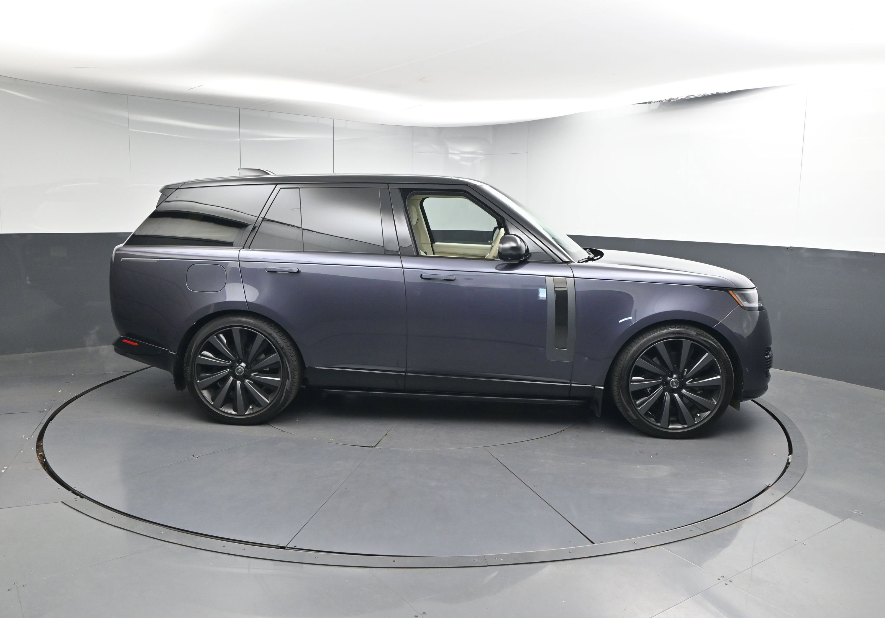 Used 2024 Land Rover Range Rover SV image 28