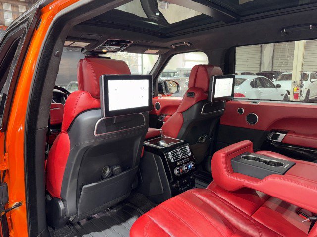 Used 2017 Land Rover Range Rover Long Wheelbase Autobiography image 12