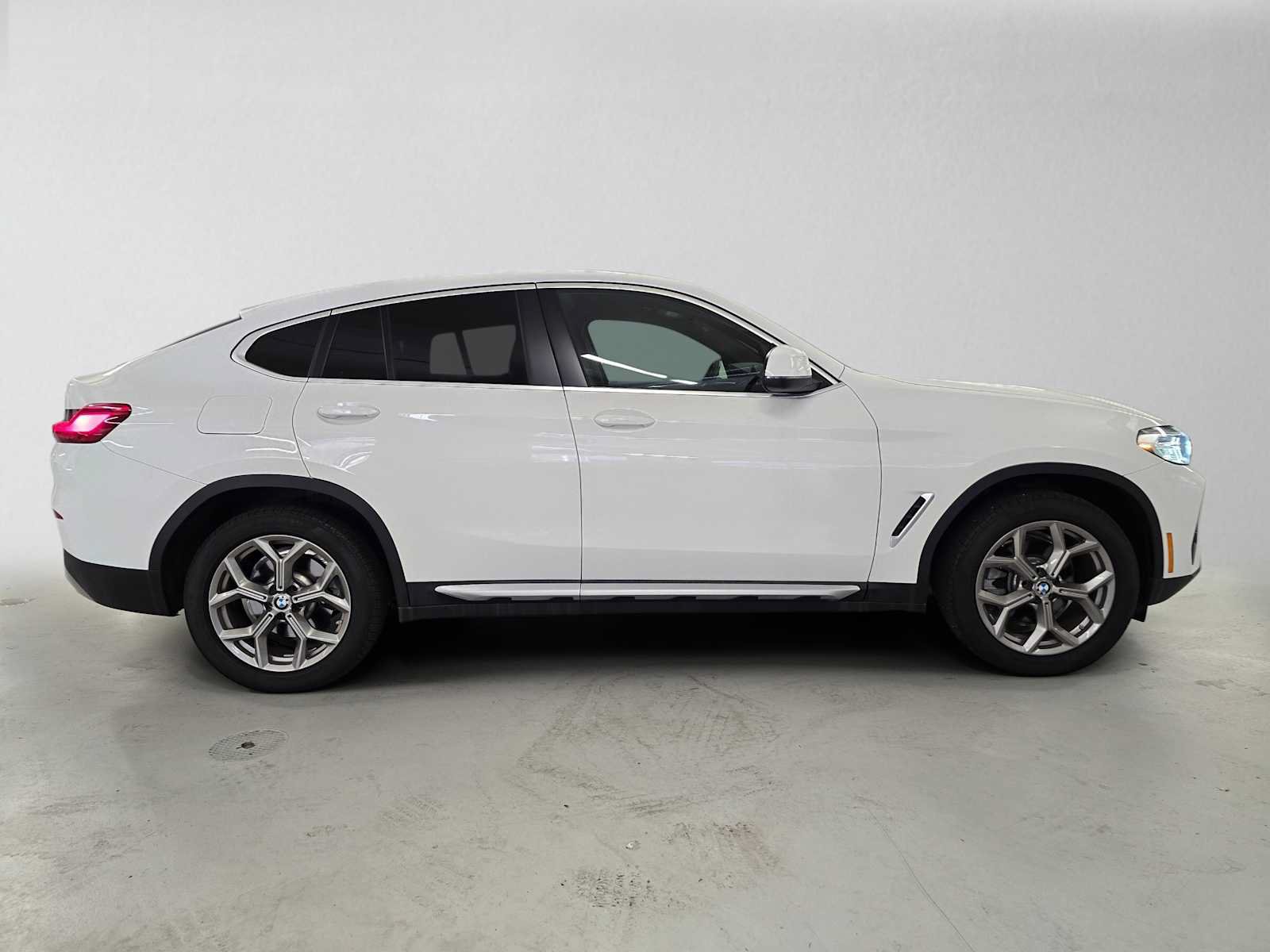 Used 2025 BMW X4 xDrive30i AWD/4WD image 6