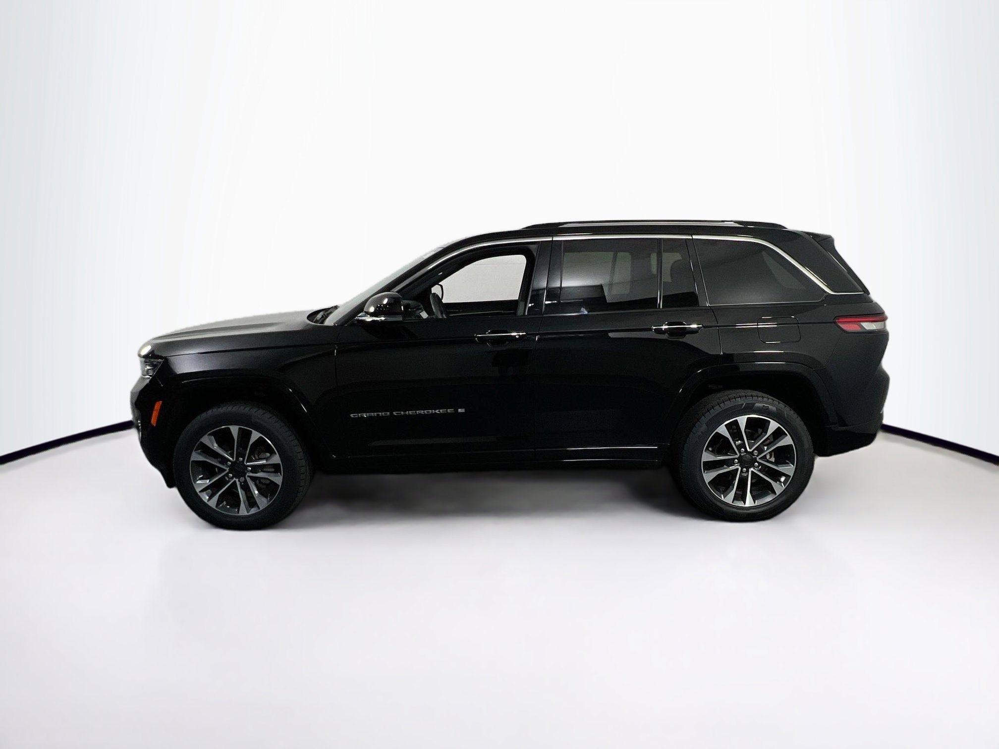 Used 2023 Jeep Grand Cherokee Overland image 8
