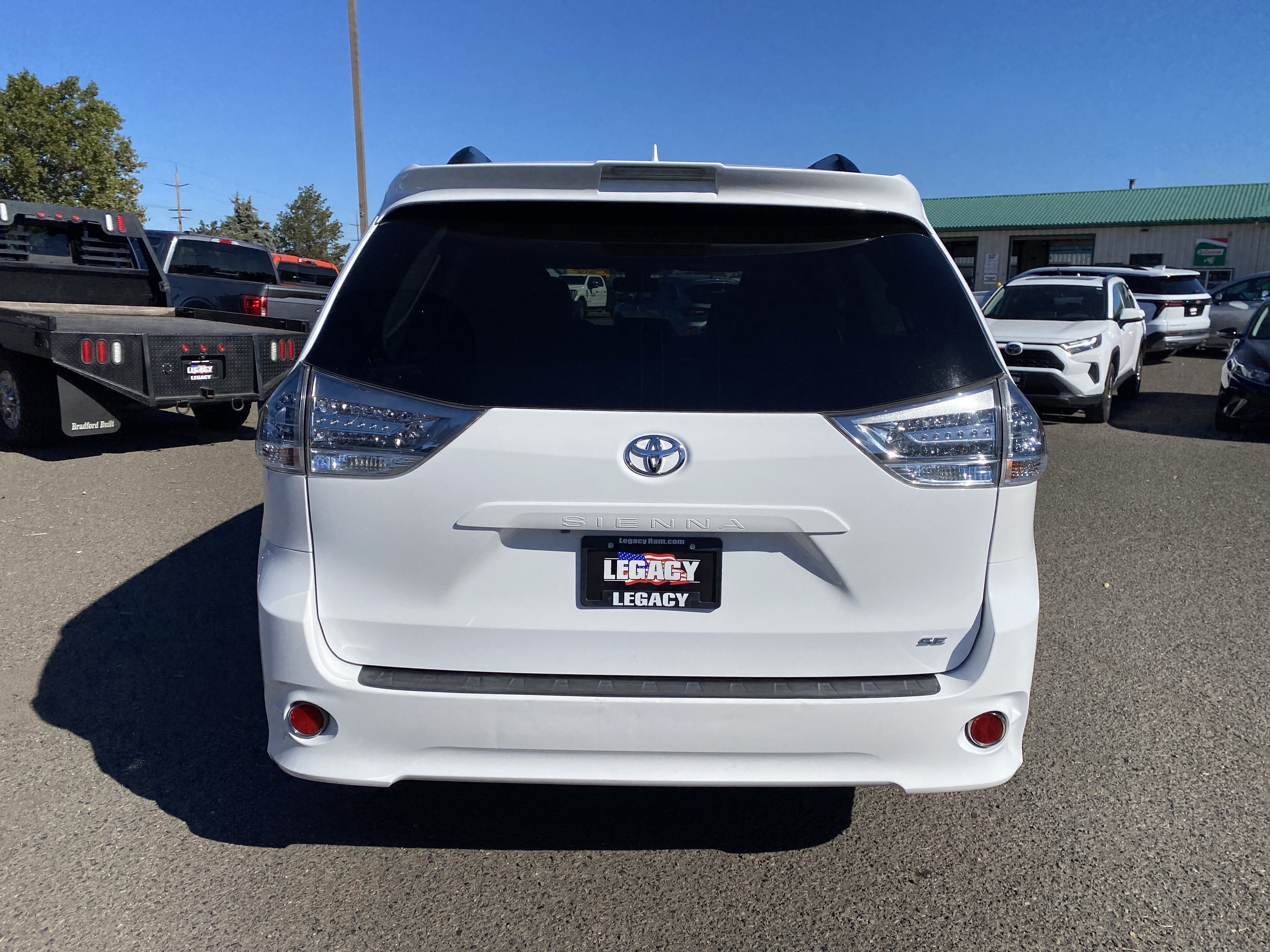 Used 2018 Toyota Sienna SE FWD image 4