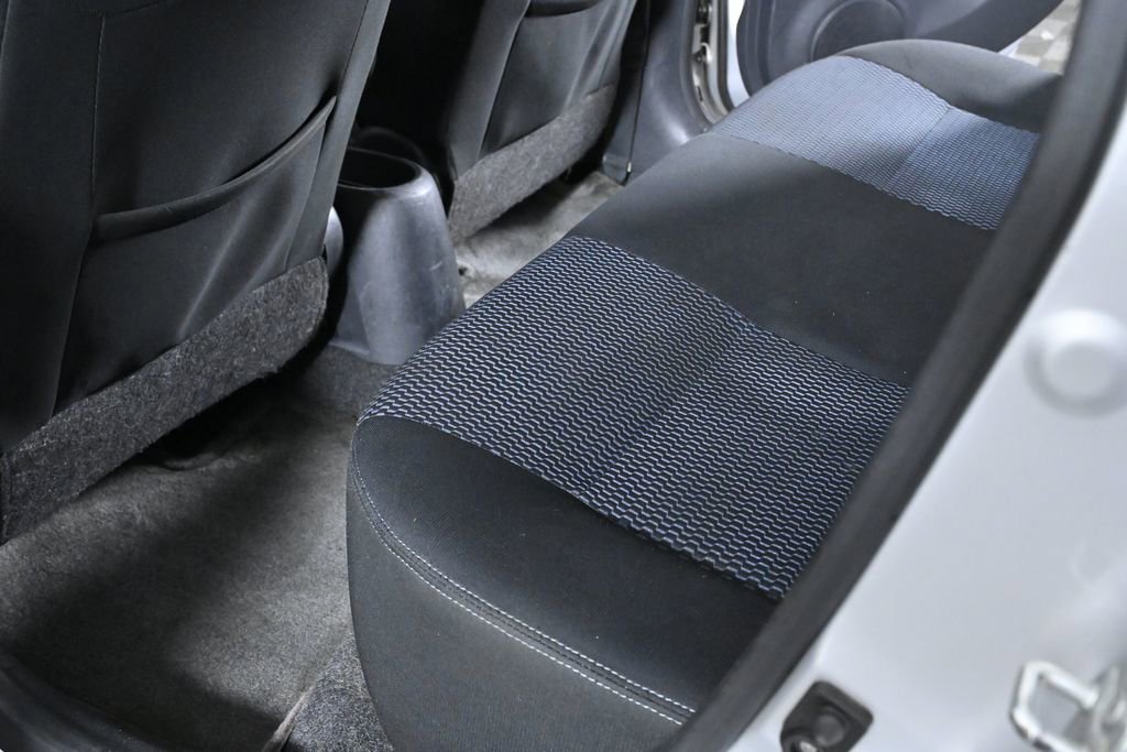 Used 2015 Nissan Versa Note SV image 24