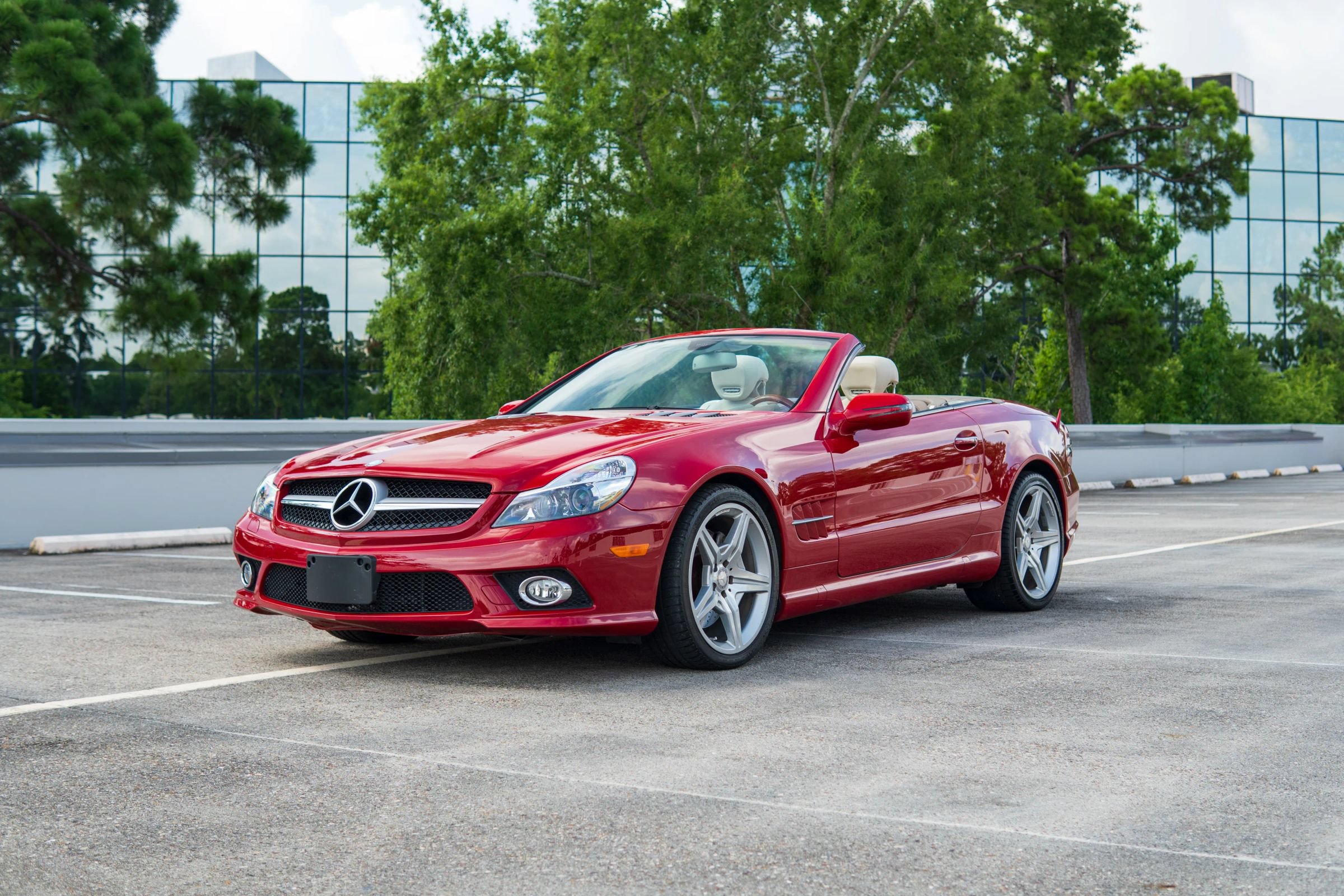 Used 2011 Mercedes-Benz SL 550 image 3