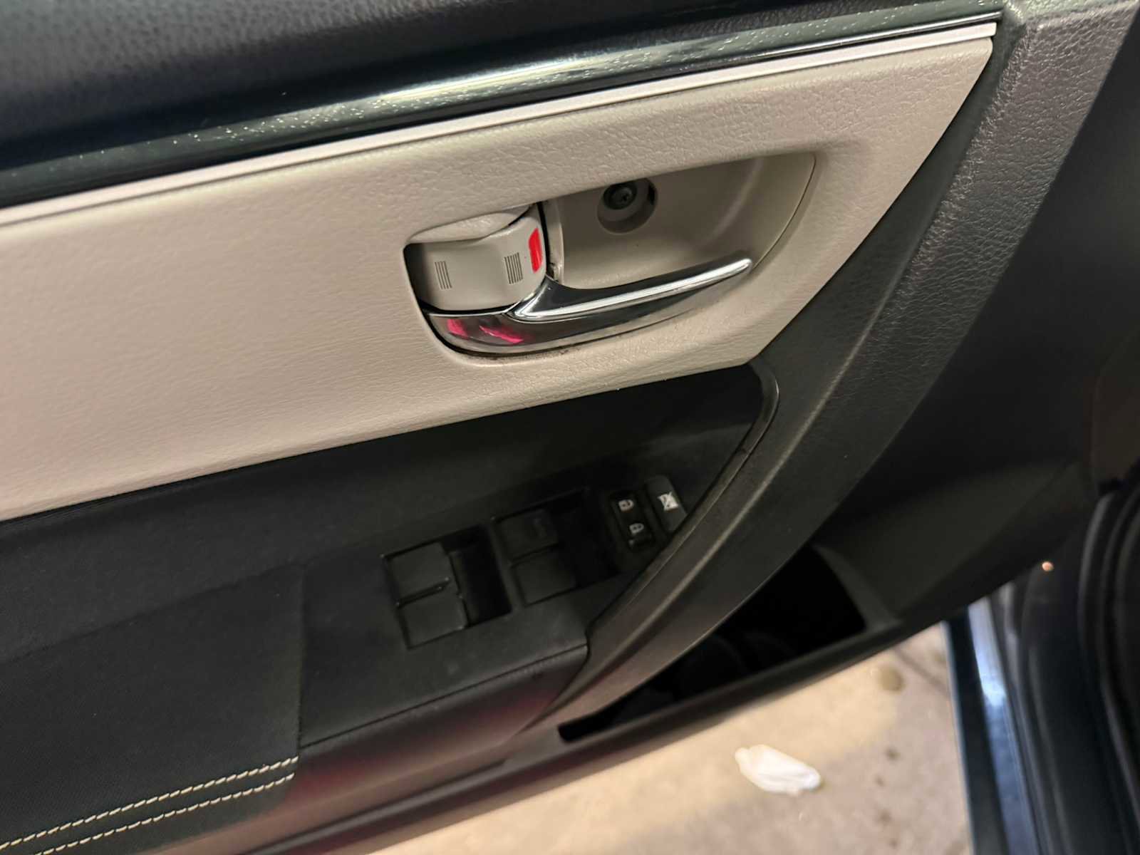 Used 2017 Toyota Corolla LE FWD image 21