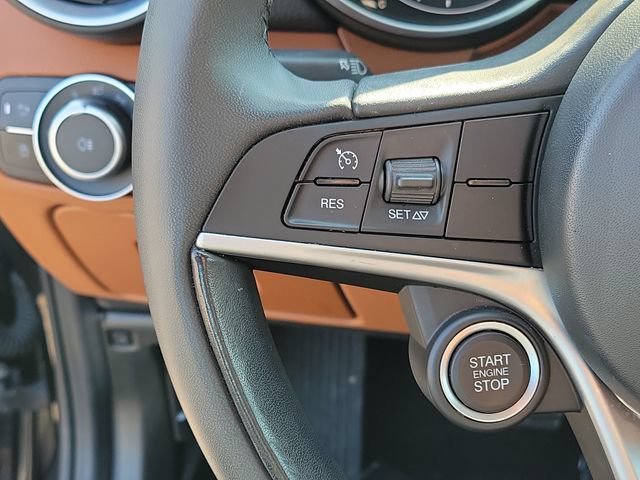 Used 2019 Alfa Romeo Giulia Ti RWD image 11