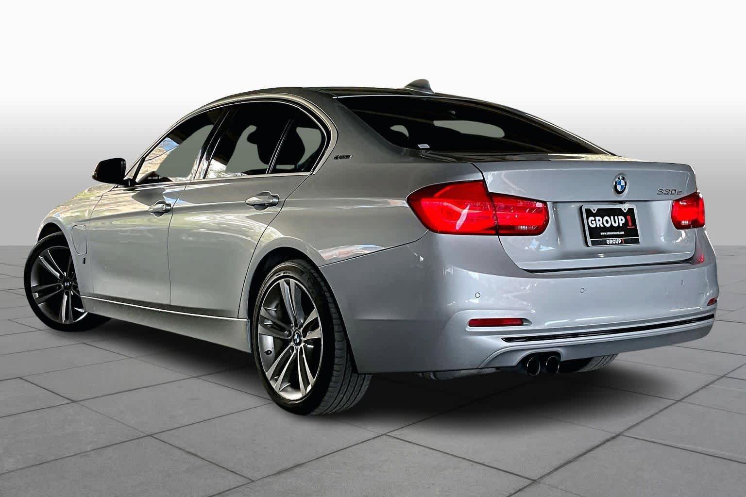 Used 2017 BMW 330e image 11