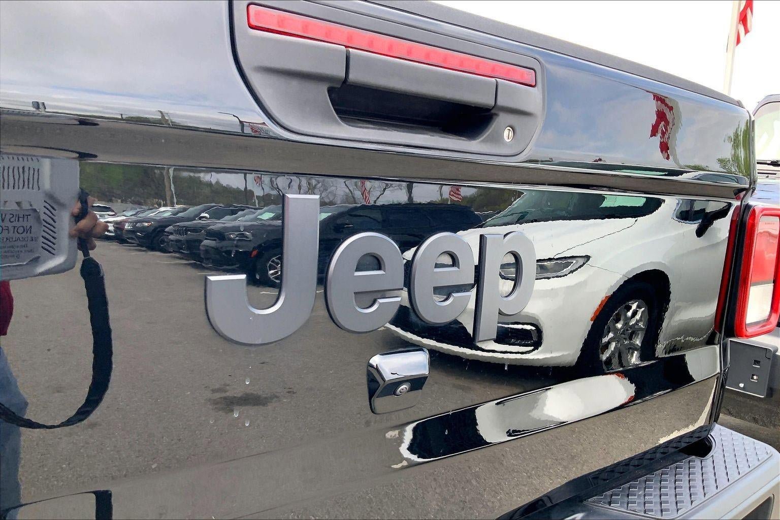 Used 2024 Jeep Gladiator Sport image 28