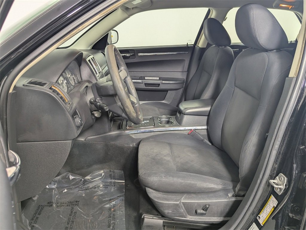 Used 2010 Chrysler 300 Touring image 12