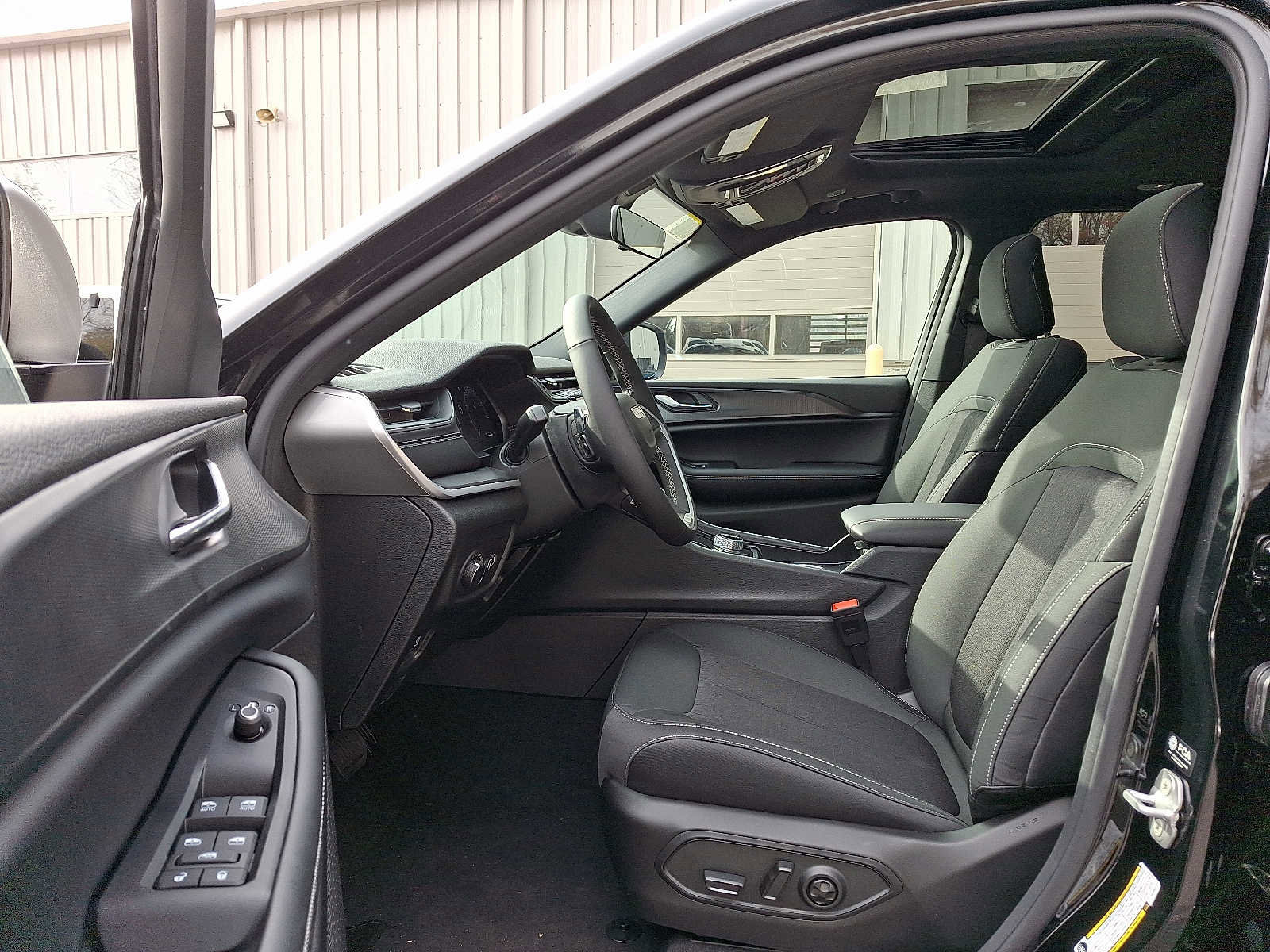 New 2025 Jeep Grand Cherokee Laredo X image 9