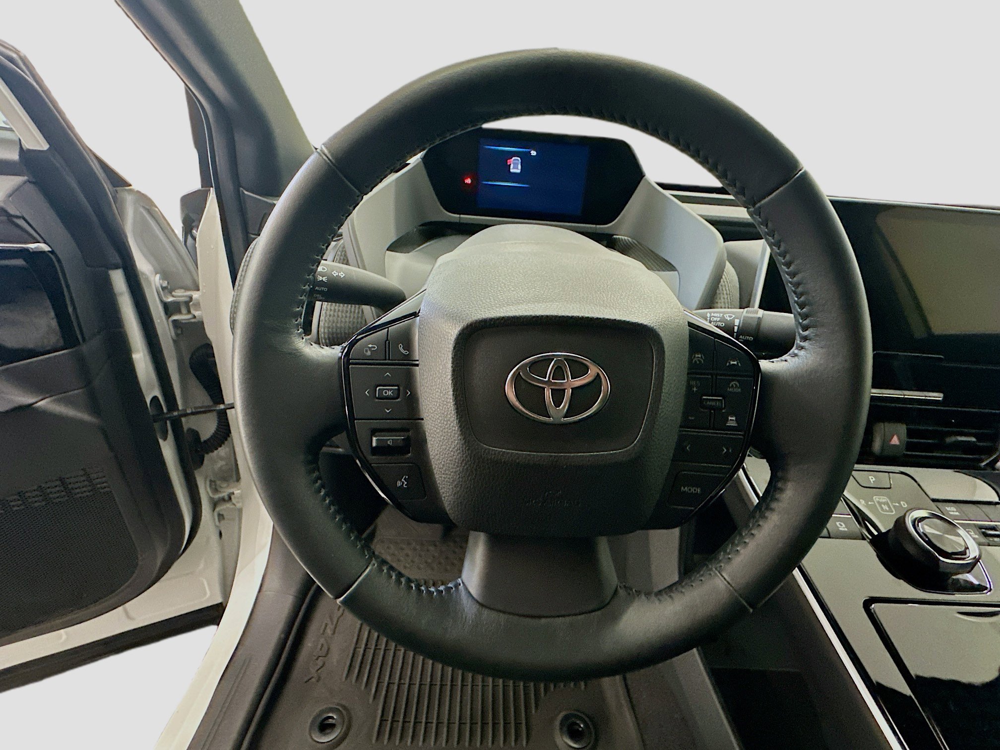 Used 2023 Toyota bZ4X XLE w/ Weather Package image 18