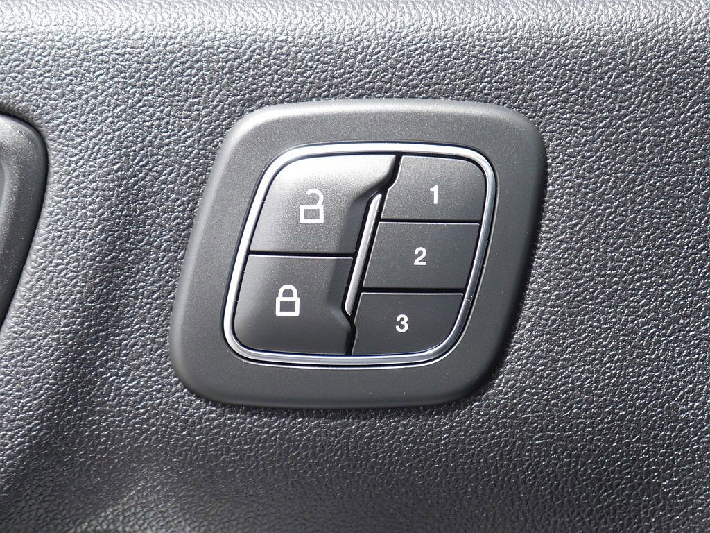 Used 2021 Ford Escape SEL w/ SEL Stealth AWD Package image 27